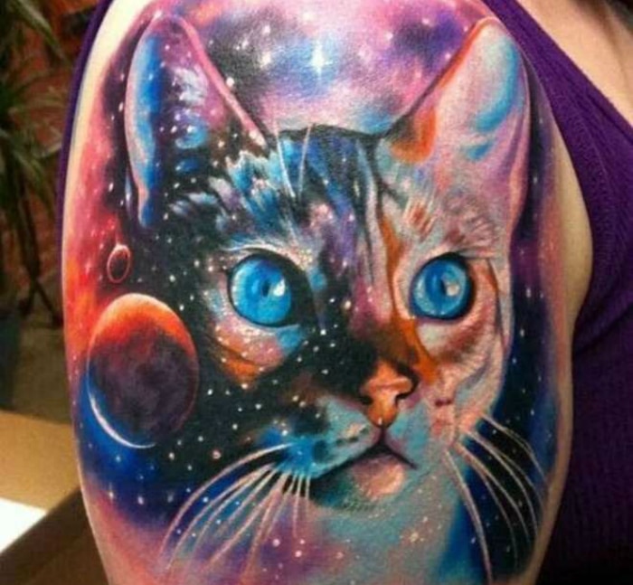 Galaxia gato tatuaje
