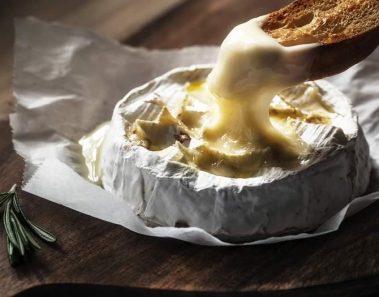 Queso brie al horno