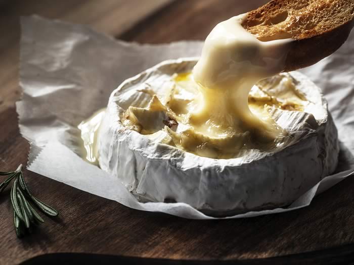 7 deliciosas recetas de queso brie al horno que vas a querer probar - Comida