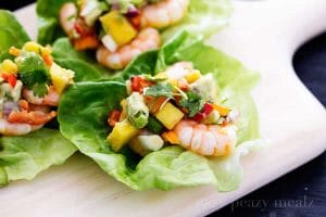 Wrap de lechuga, langostinos, mango