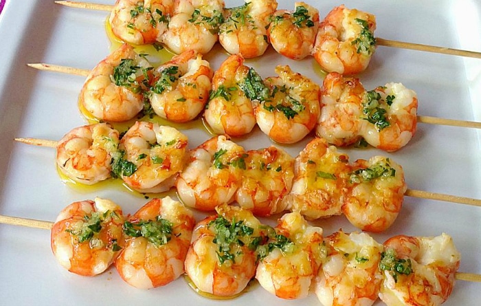 Tapas para sorprender brochetas gambas ajillo