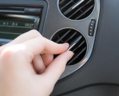 Técnica para bajar la temperatura del coche en verano