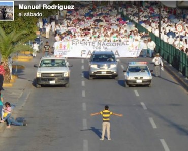 Foto viral del niño que quiso parar una manifestación en México