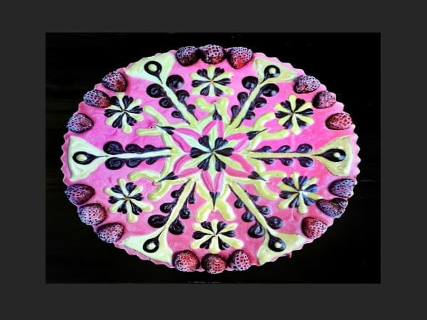 pastel decorado con un mandala