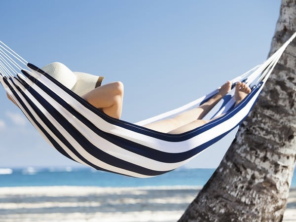¿Por que Aries y Géminis se divierten tanto juntos? hamaca, playa, siesta