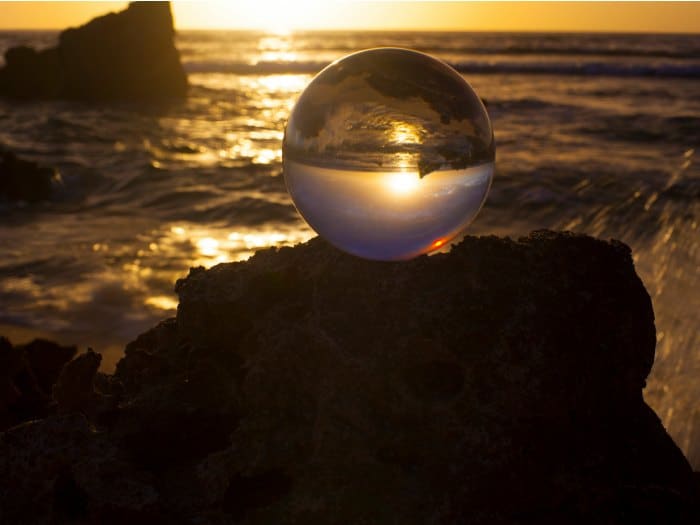 La Bola de cristal y el mar