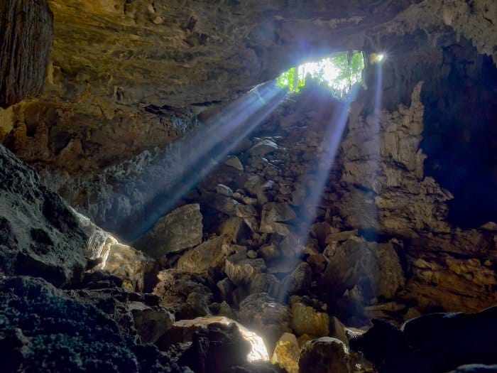 Cueva en la montaña
