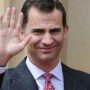 El rey Don Felipe VI saludando