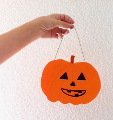 Manualidades de Halloween: Cesta con forma de calabaza