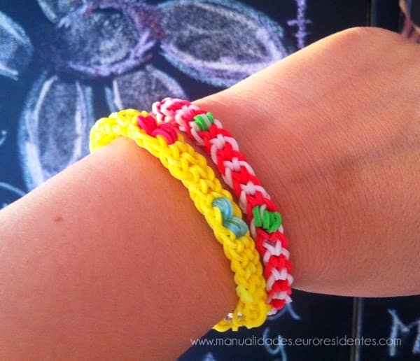 Cómo hacer pulseras con gomas de colores - Manualidades