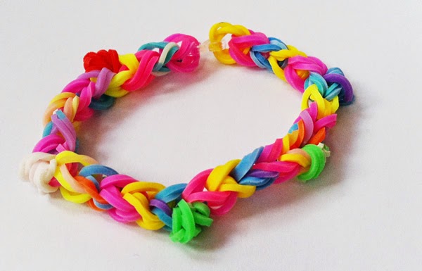 Cómo hacer una pulsera de gomitas fácil - sin telar- Manualidades