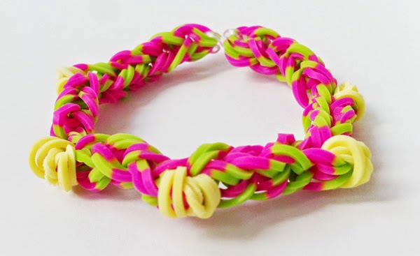 Cómo hacer pulseras de gomitas de flores