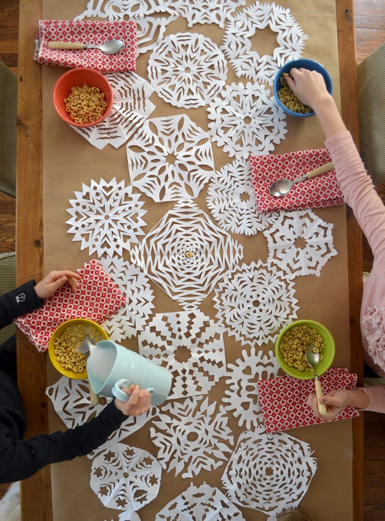 Manualidades Con Papel Navidad  Copos de nieve de papel, Hacer copos de  nieve de papel, Copos de nieve