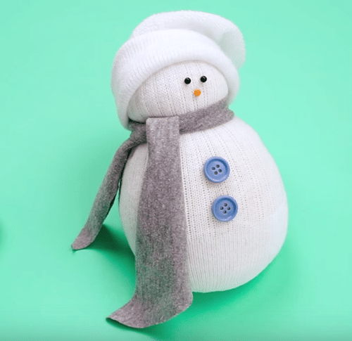 cómo hacer muñeco nieve con calcetín sin coser