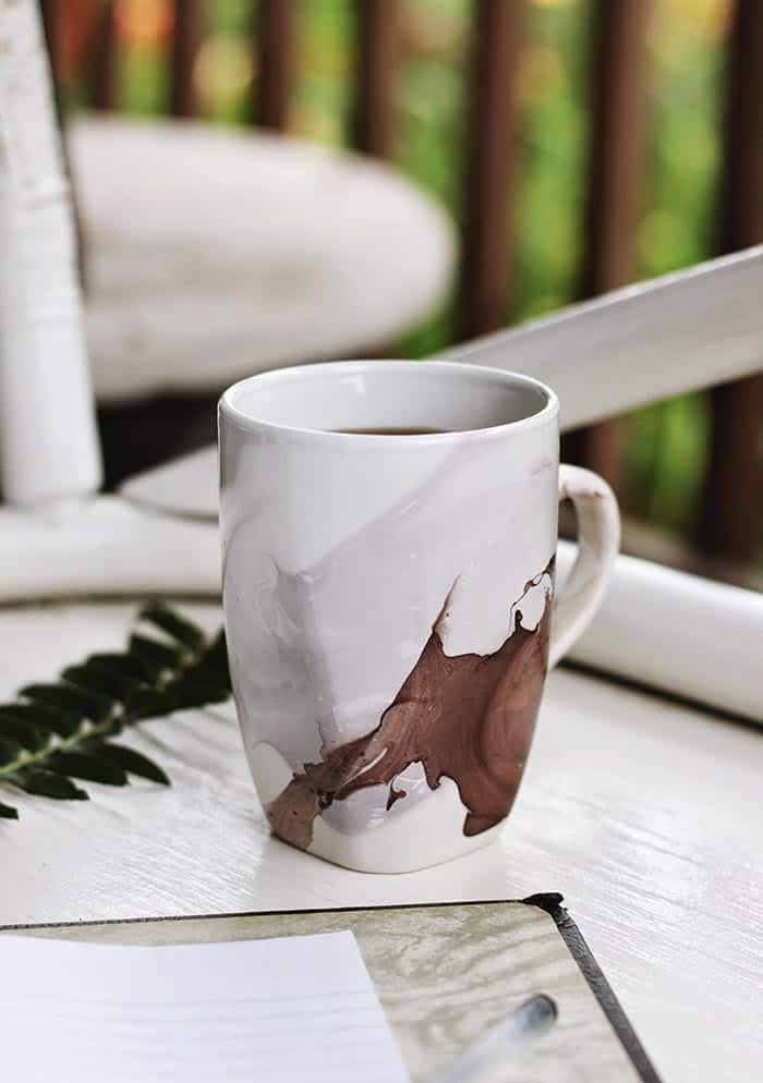 Manualidades Día del Padre: taza marmolada