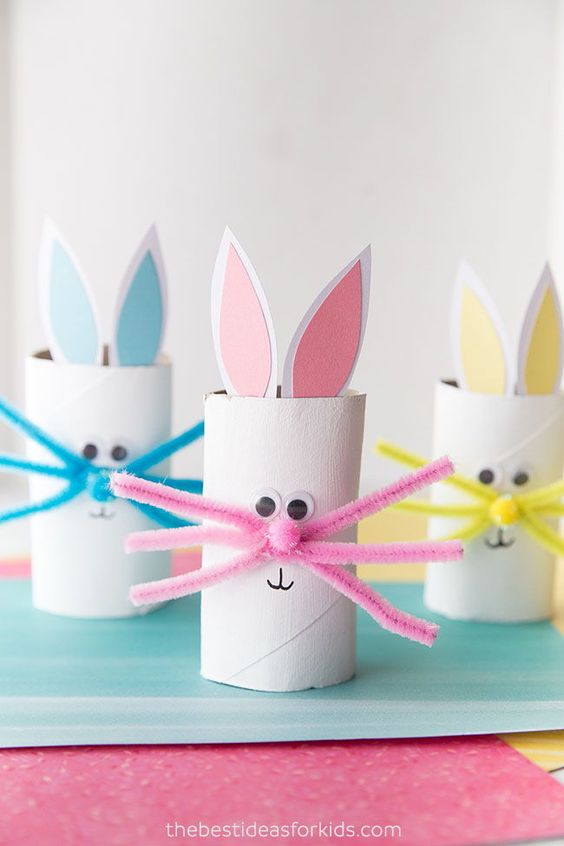 Conejo de Pascua rollo de papel