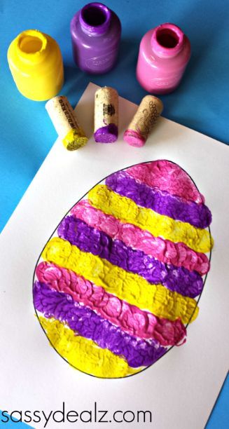 pintando huevos de Pascua