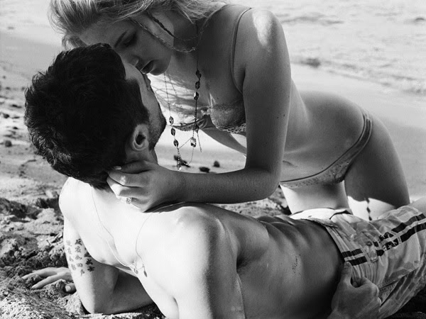 kisses-on-a-beach