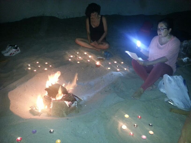 Hogueras ritual en la playa