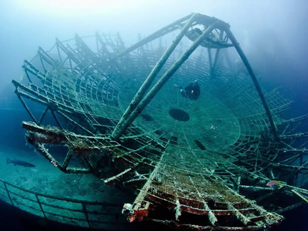 Antena Satélite encontrada bajo el mar