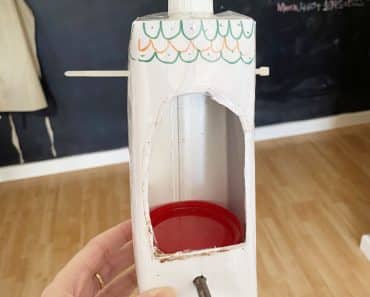 Casita de pájaros con cartón de leche