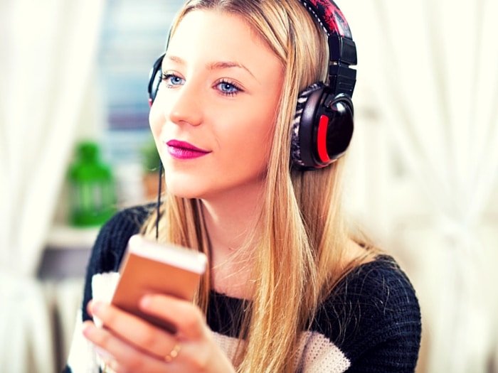 jóvenes pueden quedarse sordos por el uso del auricular