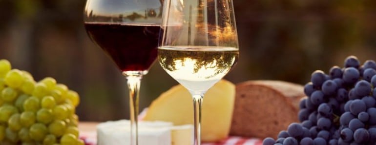 Vino tinto y vino blanco como tratamientos faciales y corporales nutritivos