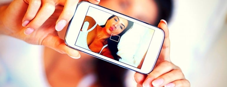 selfies te hacen creer que eres más guapa pero no es verdad