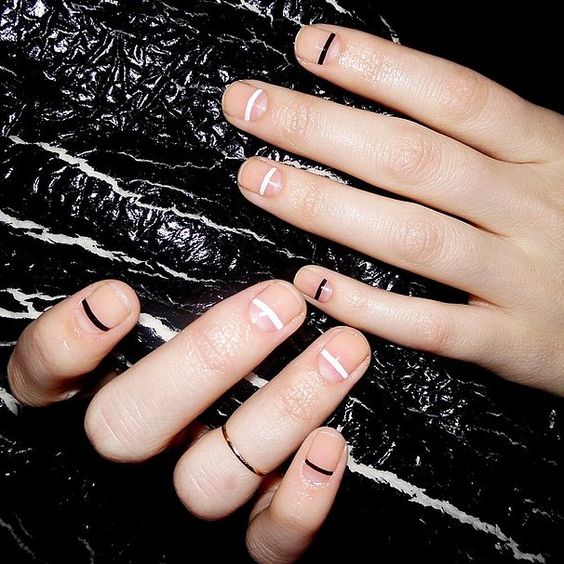 20 Ideas de uñas con estilo minimalista