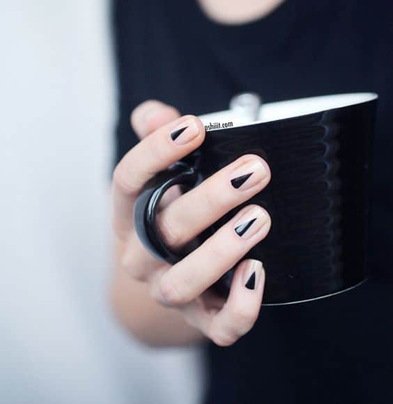 20 Ideas de uñas con estilo minimalista