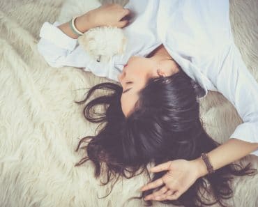 Dormir bien: 7 sencillos y prácticos hábitos para despertar con buena cara