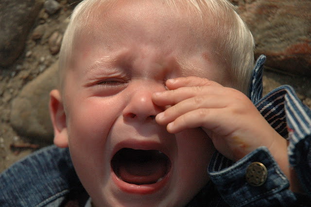 Bebés llorones y problemas de comportamiento en la adolescencia