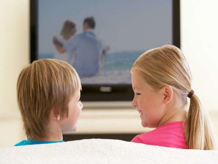 Cómo la televisión puede afectar al sueño de los niños