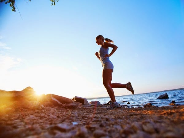 10 beneficios saludables de hacer deporte por la mañana