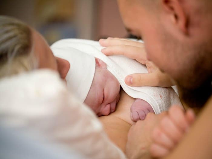 Porqué no deberías recibir visitas después del parto