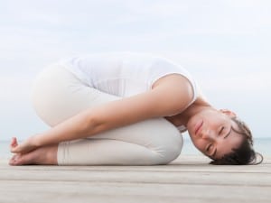 6 posturas de yoga para combatir el insomnio y dormir mejor