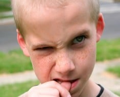 Cómo evitar que los niños se muerdan las uñas