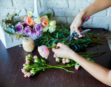 Arreglar ramos de flores