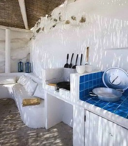 Cocina exterior de estilo mediterráneo