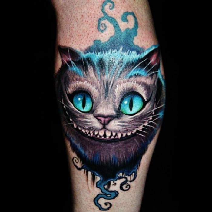 Gato Cheshire Alicia tatuaje