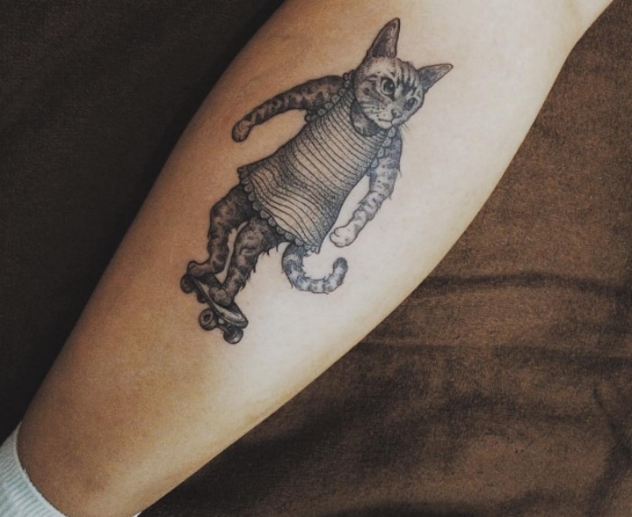 Gato skater tatuaje