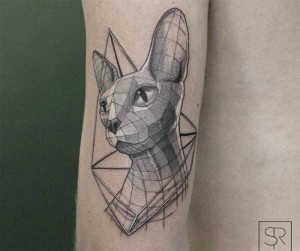 Gato geométrico tatuaje