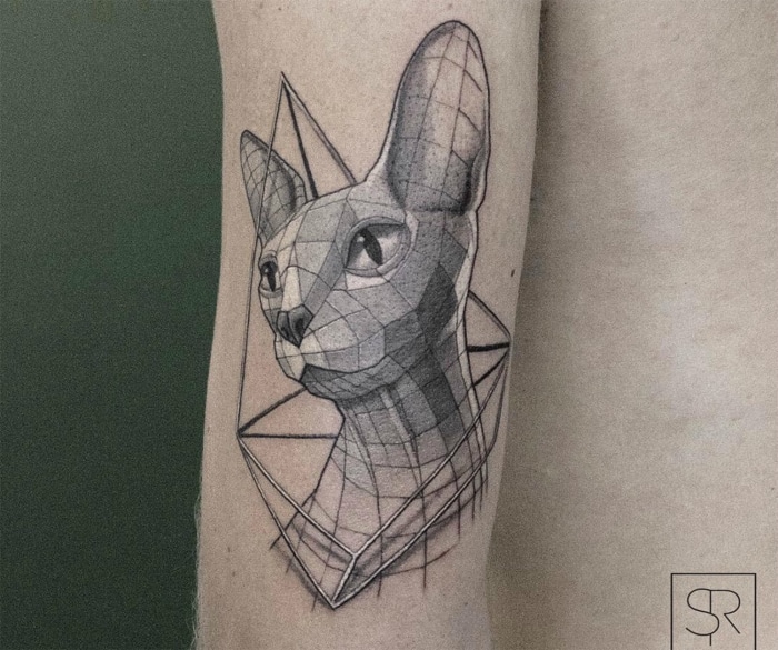 Gato geométrico tatuaje