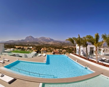 Prohibir el acceso a la piscina comunitaria al propietario deudor
