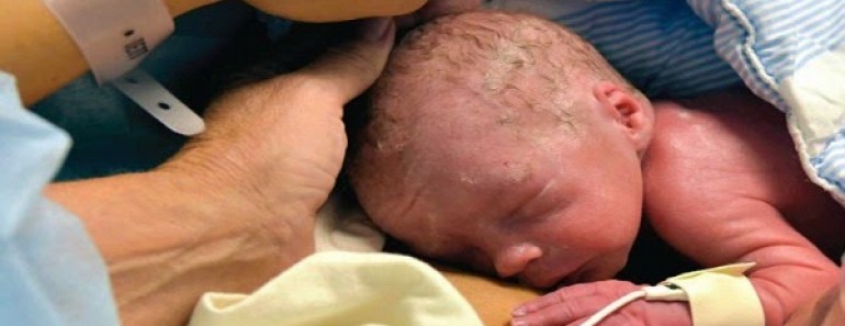 Nace el primer bebé de una mujer con el útero transplantado