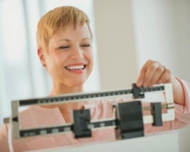¿Qué cambios en el estilo de vida pueden combatir el aumento de peso de la menopausia?
