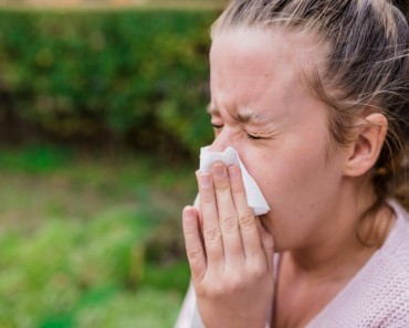 Porqué nunca debes aguantar un estornudo