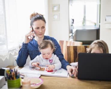 ¿Cómo se pretende una conciliación en España? Padres trabajadores vs calendario escolar