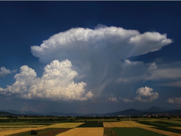 Nubes que alertan lluvia en el campo