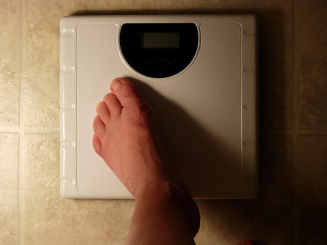 ¿Qué hace que una persona sea anoréxica u obesa?